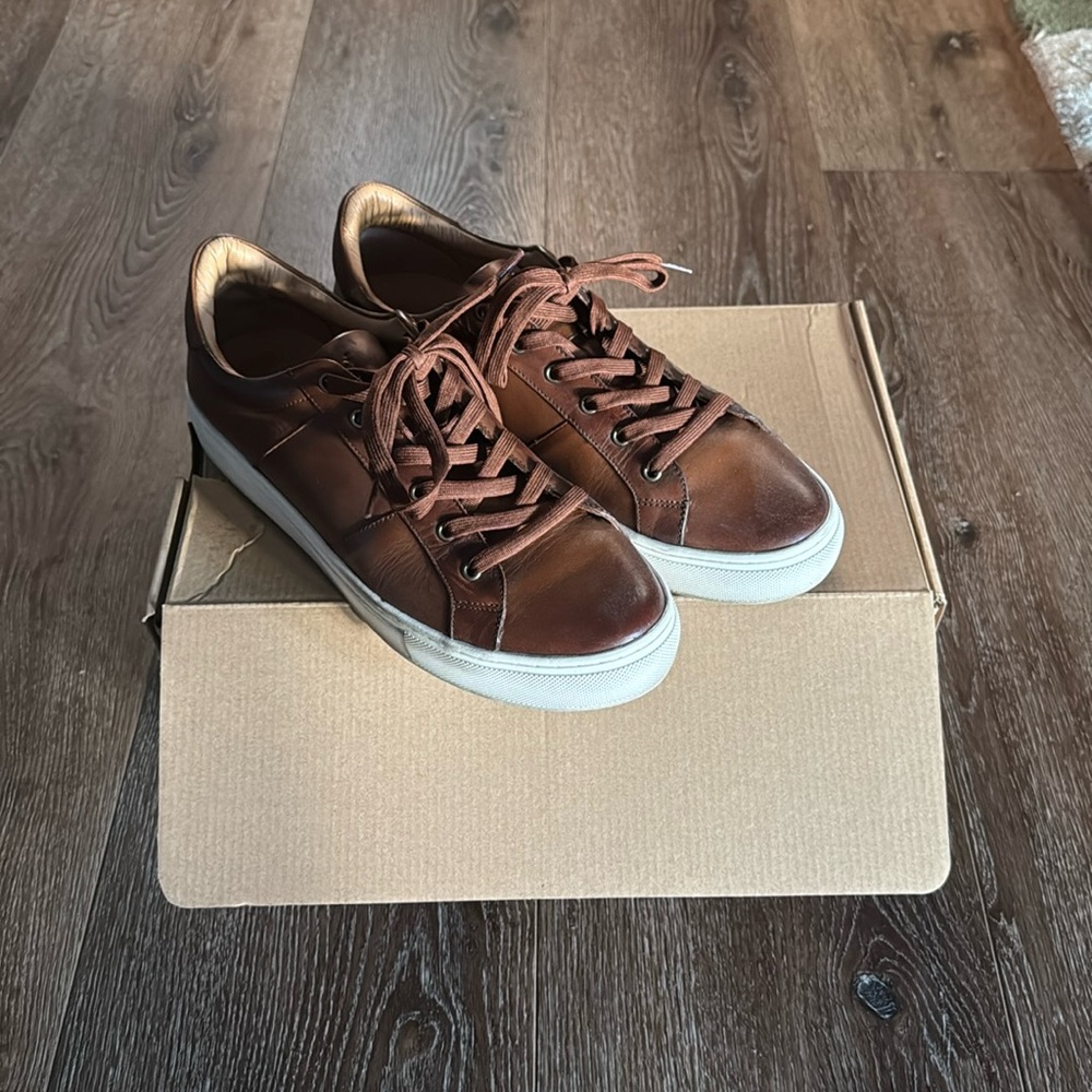 BORN men’s leather shoe